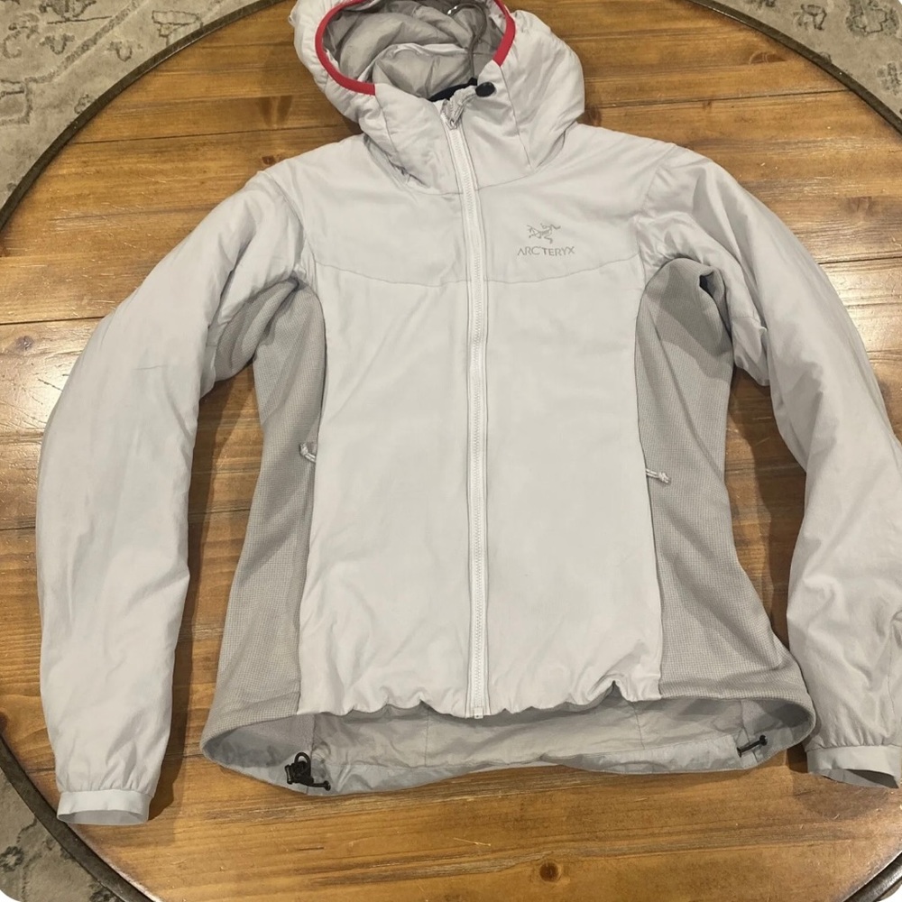 ❤️Arc’teryx Atom Small Light Grey Jacket!❤️